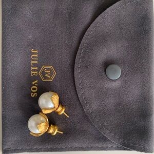 Penelope stud by Julie Vos